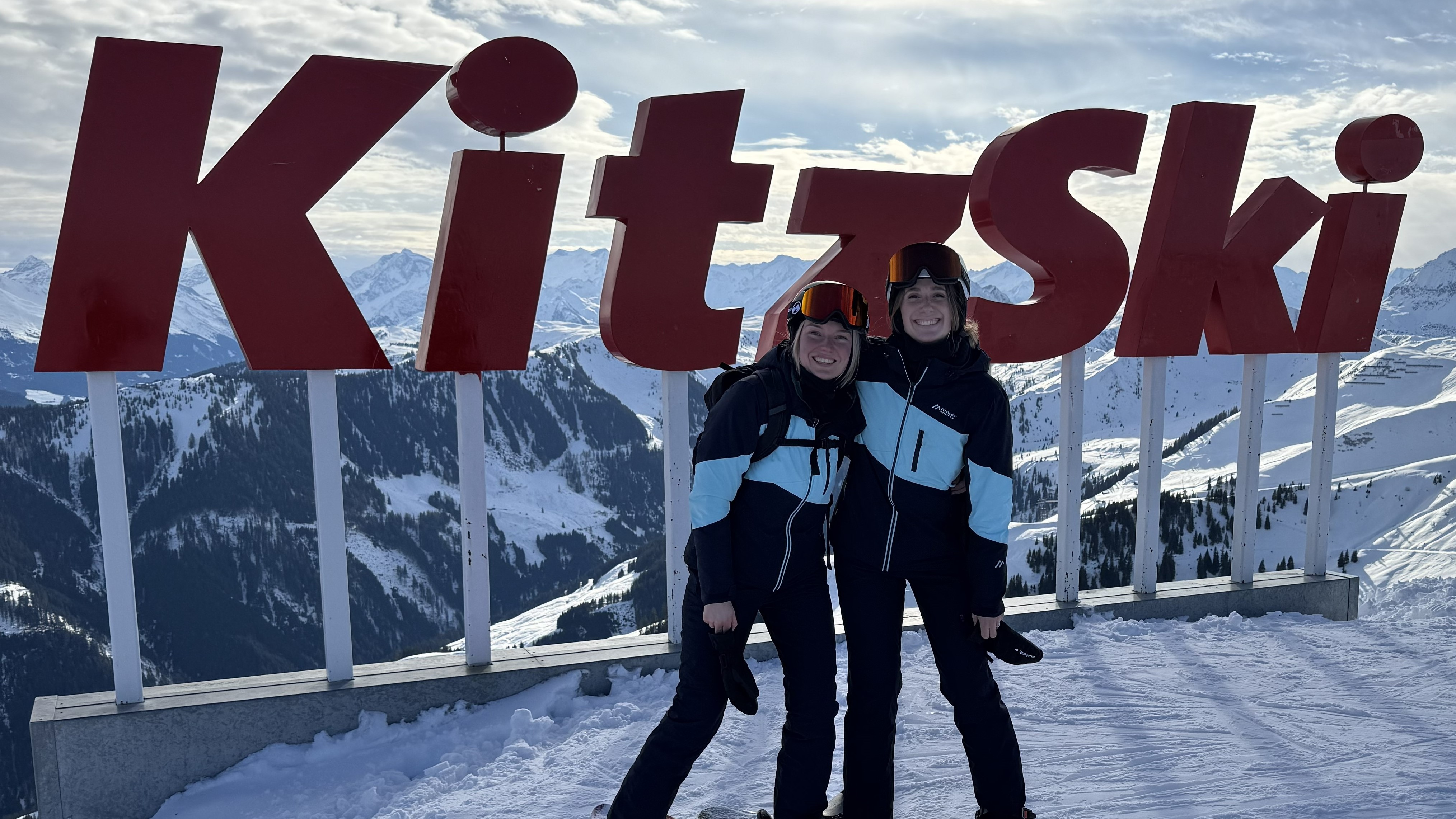 Naomi en Julie met Maier Sports naar Mittersill.